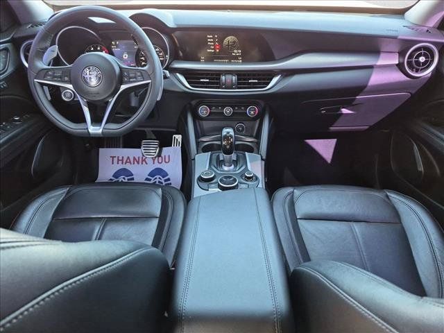 Used 2018 Alfa Romeo Stelvio Sport w/ Quick Order Package 22J Sport AWD/4WD image 17