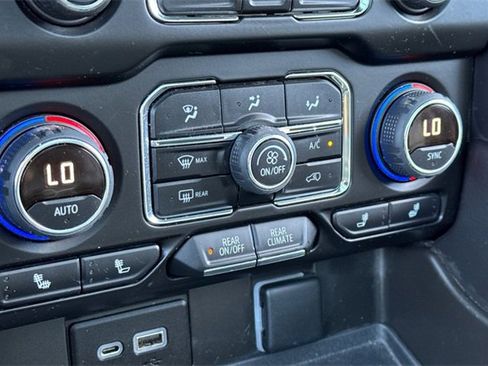 Used 2022 Chevrolet Tahoe Z71 w/ Off-Road Capability Package image 29