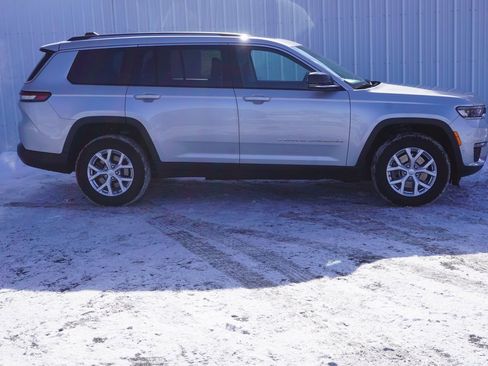 Used 2023 Jeep Grand Cherokee L Limited w/ Luxury Tech Group II image 2