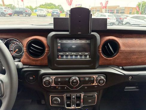 Used 2023 Jeep Gladiator Sport AWD/4WD image 42