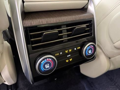 New 2025 Land Rover Range Rover SE image 28