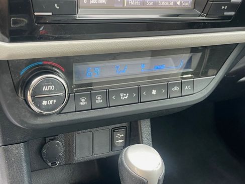 Used 2016 Toyota Corolla LE image 28