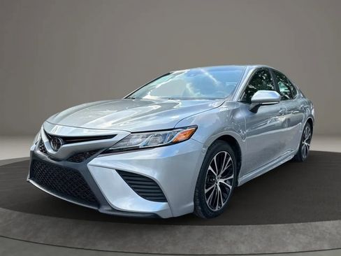 Used 2018 Toyota Camry SE w/ Convenience Package image 12