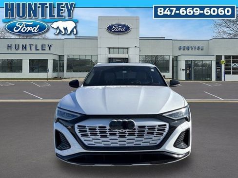 Used 2024 Audi Q8 e-tron Prestige image 3