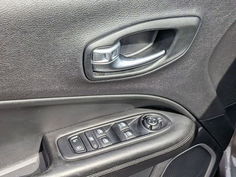 Certified 2021 Jeep Compass Latitude image 10