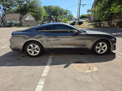 Used 2018 Ford Mustang Coupe RWD image 14