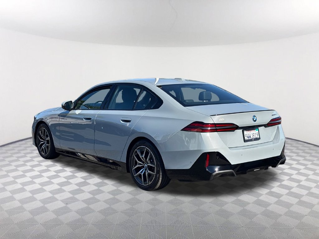 Used 2026 BMW i5 eDrive40 w/ M Sport Package RWD image 4
