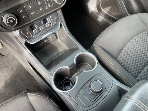 Used 2019 GMC Terrain SLE image 17