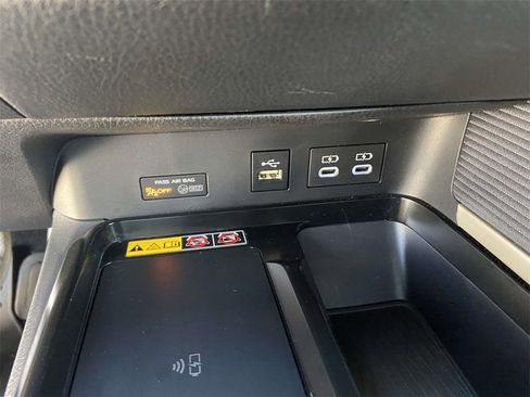 Used 2025 Toyota Camry SE image 23