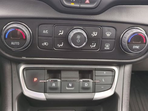 Used 2022 GMC Terrain SLT w/ Infotainment Package II AWD/4WD image 33