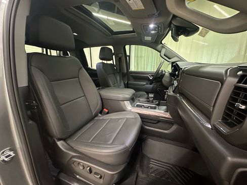 Used 2025 Chevrolet Silverado 1500 LTZ w/ LTZ Premium Package AWD/4WD image 17