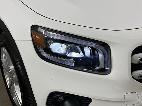 Certified 2022 Mercedes-Benz GLB 250 4MATIC image 38