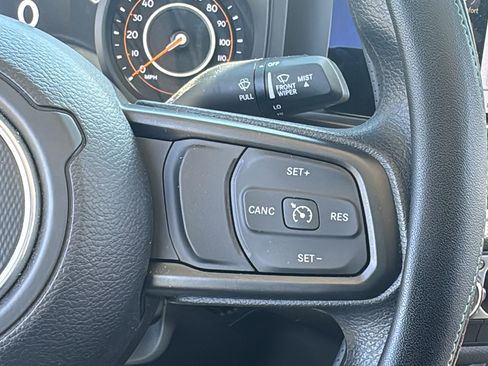 Certified 2025 Jeep Gladiator Sport image 24