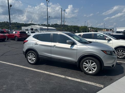 Used 2017 Nissan Rogue Sport SV w/ SV All-Weather Package AWD/4WD image 6