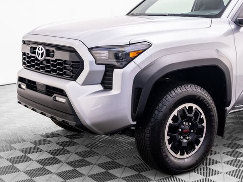 Used 2024 Toyota Tacoma TRD Off-Road AWD/4WD image 33