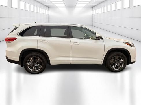 Used 2017 Toyota Highlander Limited Platinum AWD/4WD image 4