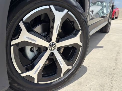 New 2026 Volkswagen Tiguan SE FWD image 4