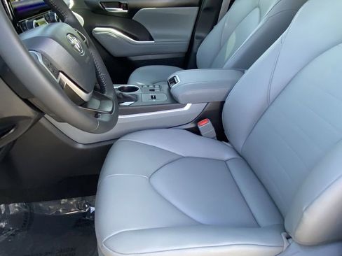 Certified 2026 Toyota Highlander XLE image 23