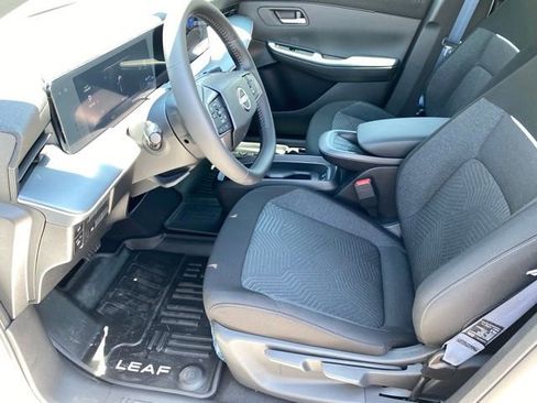 New 2026 Nissan Leaf FWD image 9