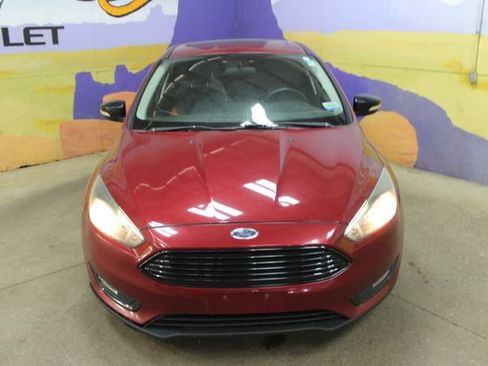 Used 2016 Ford Focus SE w/ Equipment Group 201A FWD image 3