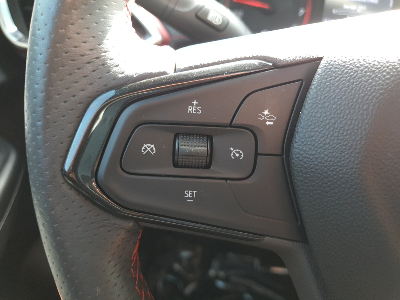 Used 2021 Chevrolet TrailBlazer RS w/ Sun and Liftgate Package FWD image 26