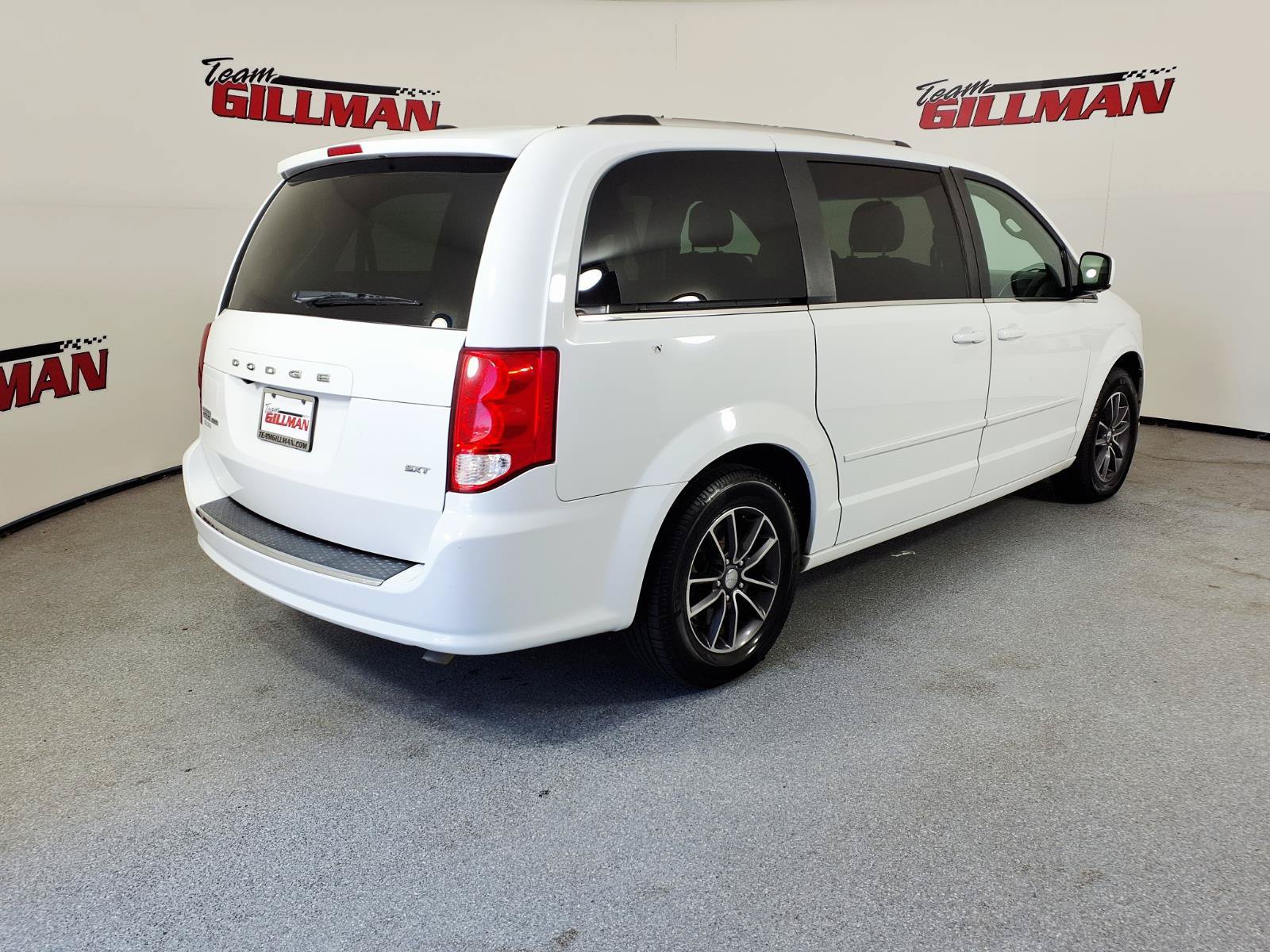 Used 2017 Dodge Grand Caravan SXT FWD image 5