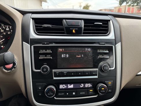 Used 2016 Nissan Altima 2.5 SV w/ Convenience Package image 18