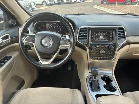 Used 2017 Jeep Grand Cherokee Laredo w/ Quick Order Package 23E AWD/4WD image 20