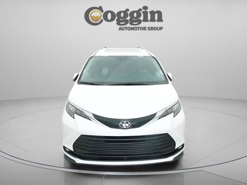 New 2026 Toyota Sienna XLE image 30
