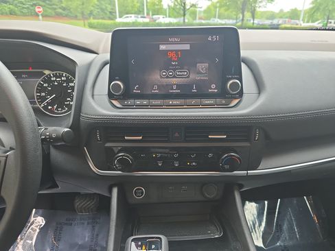 Used 2021 Nissan Rogue S FWD image 21