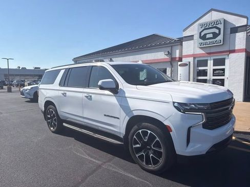 Used 2022 Chevrolet Suburban RST w/ Luxury Package AWD/4WD image 2