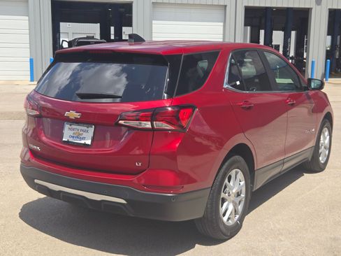 Used 2024 Chevrolet Equinox LT FWD image 3