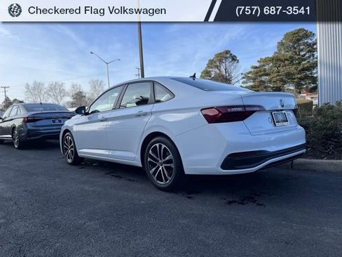 Used 2023 Volkswagen Jetta Sport image 9