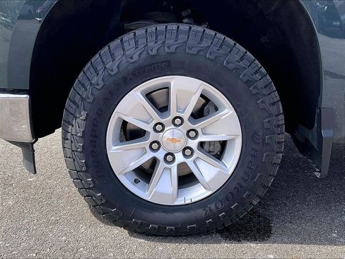 Used 2025 Chevrolet Silverado 1500 LT AWD/4WD image 7