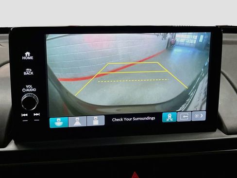 Used 2025 Honda Pilot Touring image 14