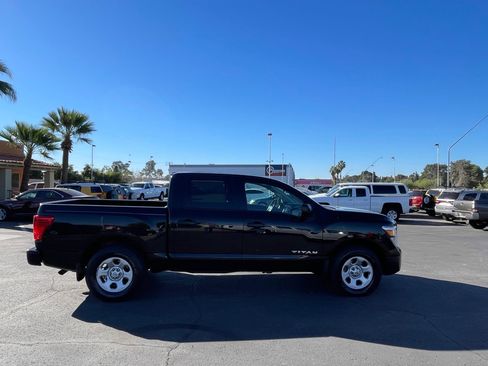 Used 2019 Nissan Titan S image 6