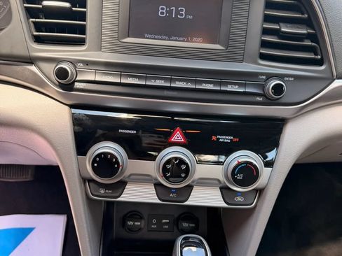 Used 2019 Hyundai Elantra SE FWD image 15
