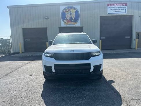 Used 2024 Jeep Grand Cherokee L Altitude AWD/4WD image 8