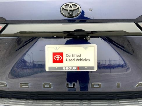 Used 2025 Toyota Sequoia Platinum AWD/4WD image 10