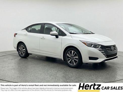 Used 2025 Nissan Versa SV image 1