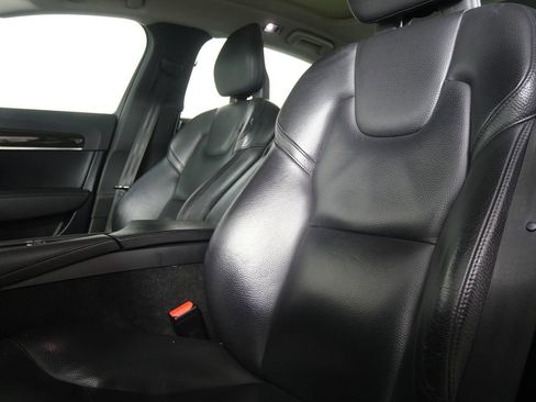 Used 2018 Volvo S90 T5 Momentum w/ Convenience Package image 8