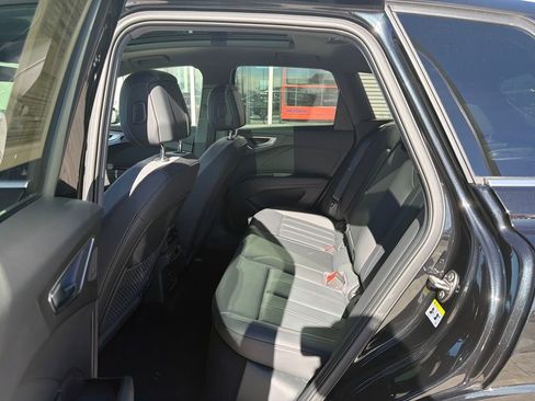 Used 2023 Audi Q4 e-tron Premium Plus image 12