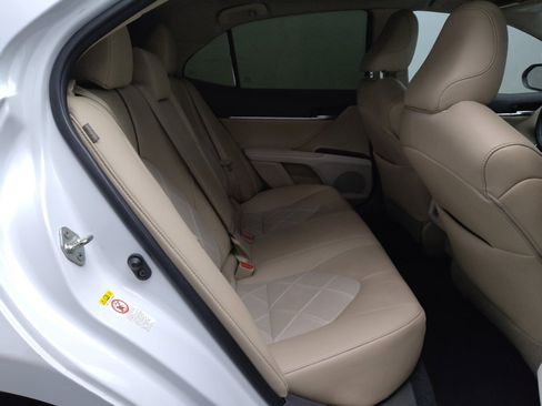 Used 2018 Toyota Camry XLE image 19