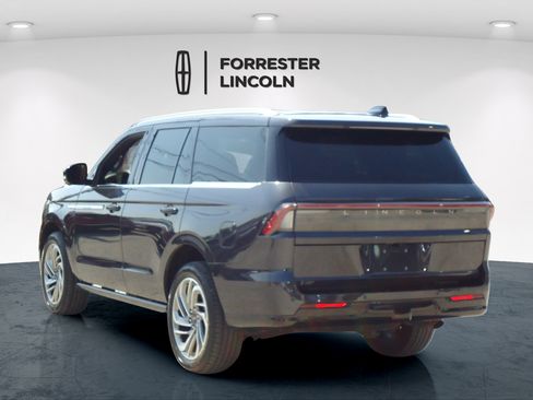 Used 2025 Lincoln Navigator Reserve AWD/4WD image 5