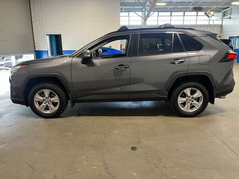 Used 2022 Toyota RAV4 XLE w/ Convenience Package FWD image 6
