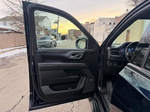 Used 2022 Chevrolet Tahoe RST w/ Luxury Package image 17