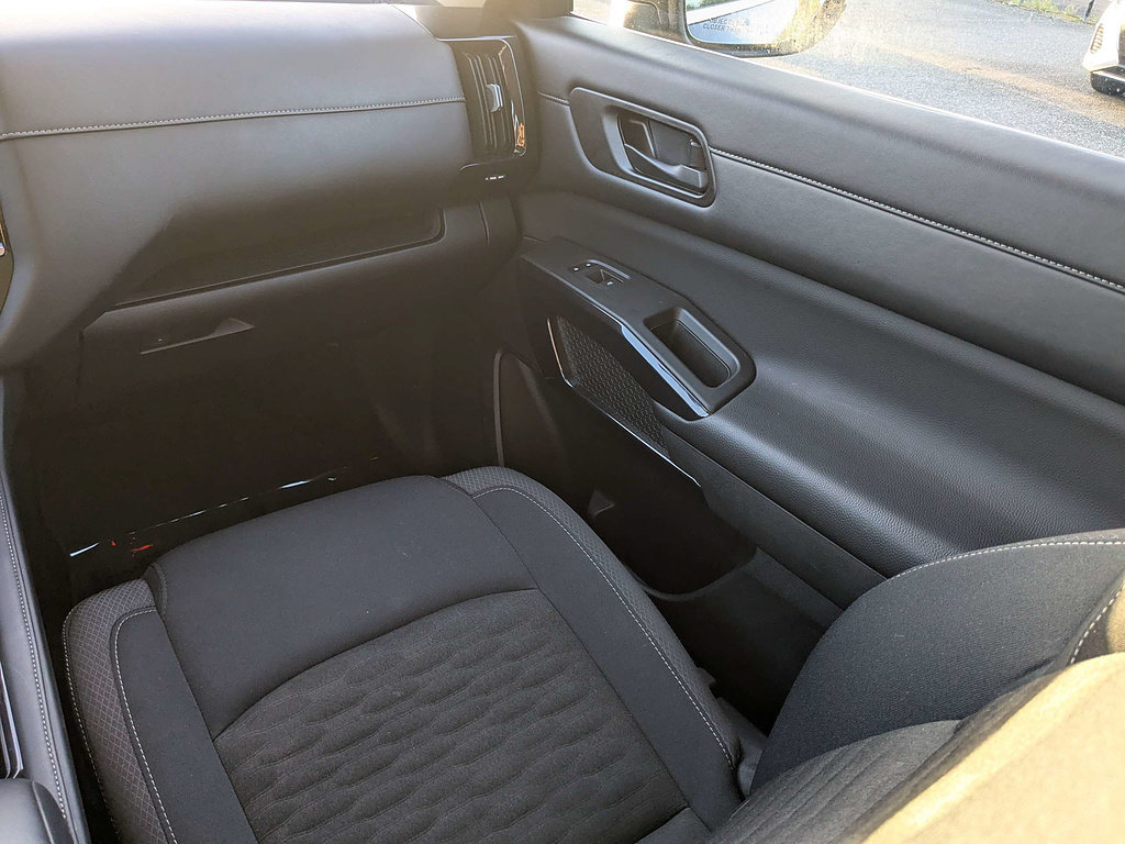 Certified 2025 Nissan Pathfinder SV FWD image 18