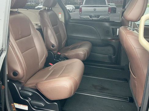 Used 2020 Toyota Sienna Limited Premium image 28