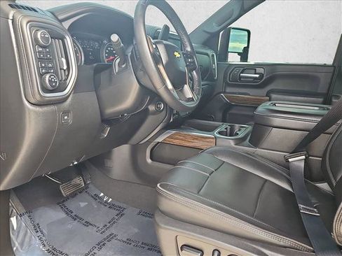 Used 2022 Chevrolet Silverado 3500 High Country w/ Z71 Off-Road Package image 9