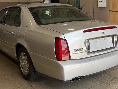 Used 2003 Cadillac De Ville w/ Comfort & Convenience Package FWD image 2